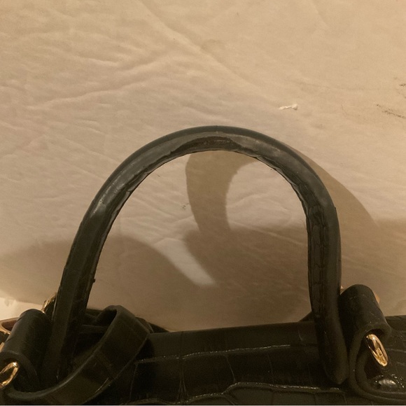 “DESIGNER INSPIRED” Sequin Eyes Black Faux Croc Crossbody Handled Purse. - Picture 6 of 9